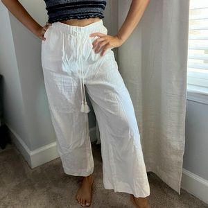 Beachy flowy linen pants from Banana Republic worn once. Run large.
